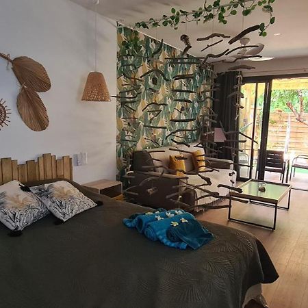 Coquet Appartement A 50 M Du Lagon L'Etang-Sale Ngoại thất bức ảnh
