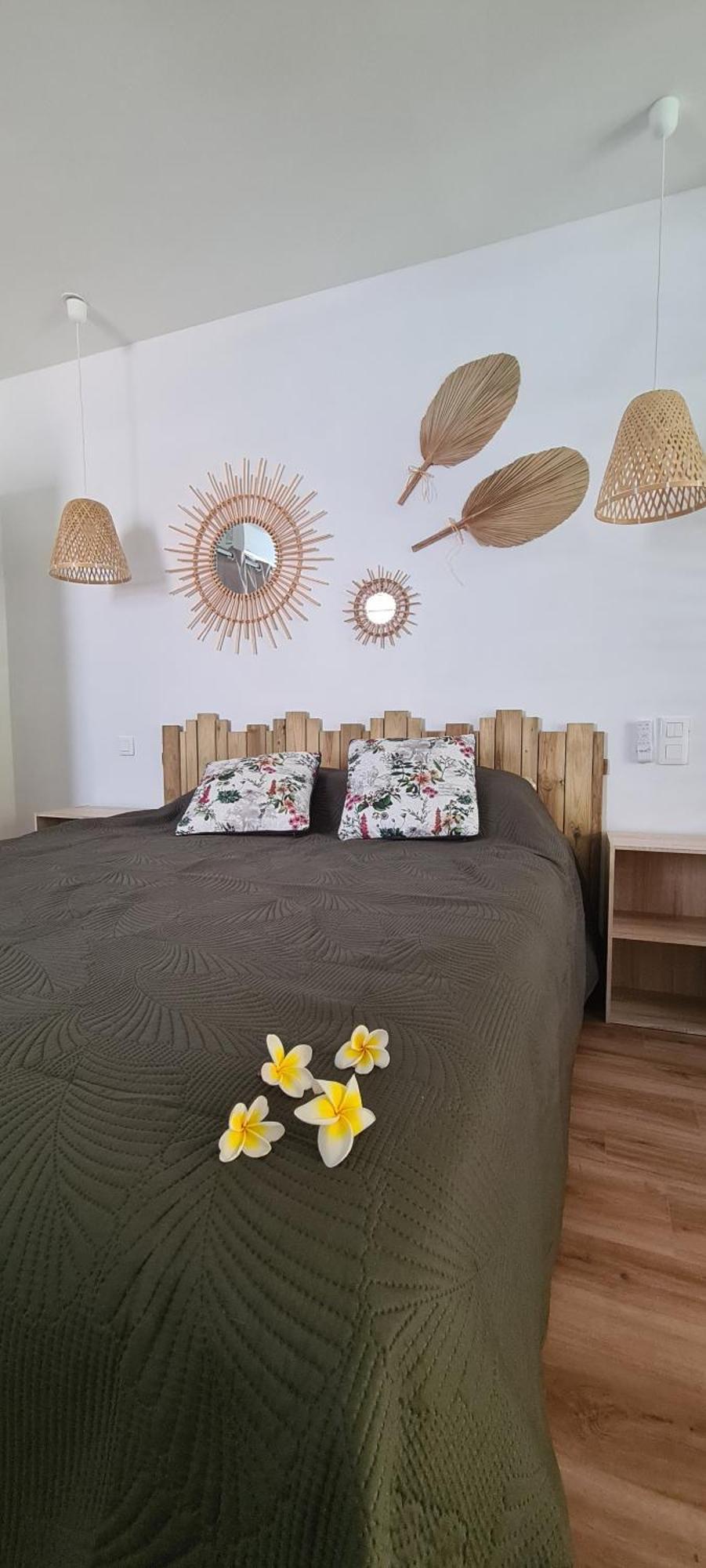 Coquet Appartement A 50 M Du Lagon L'Etang-Sale Ngoại thất bức ảnh