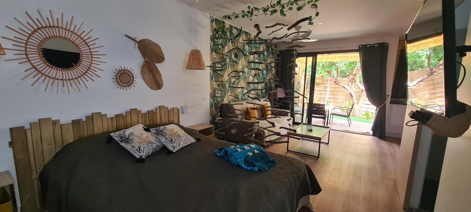 Coquet Appartement A 50 M Du Lagon L'Etang-Sale Ngoại thất bức ảnh